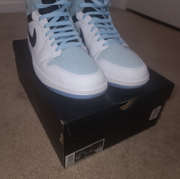 Air Jordan 1 Mid - Picture 4 of 12